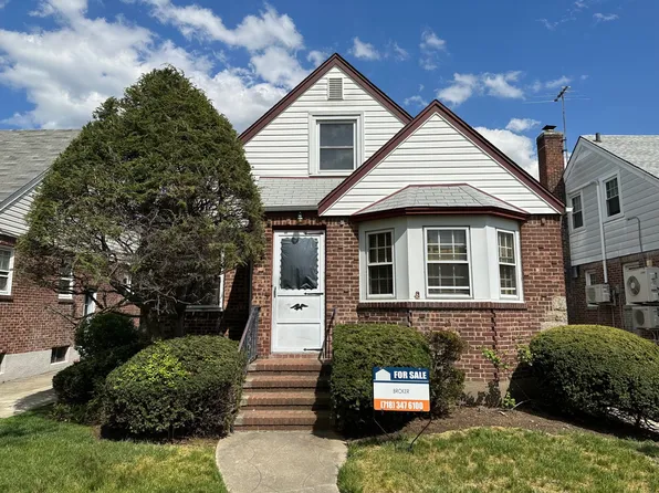 8263 246th St, Bellerose, NY 11426