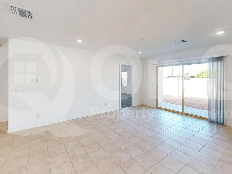 4069 E Market St — Photo 7