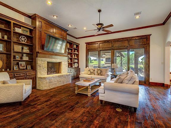 3rd image of 253 Yorkshire Dr