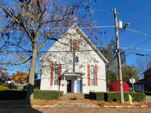 103 W Franklin St, Topton, PA 19562