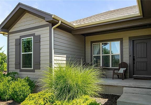 4th image of 804 SW Green Meadow Dr