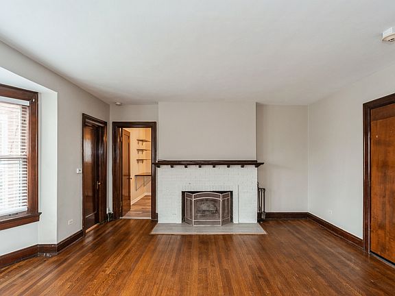 3rd image of 1660 2nd St #1