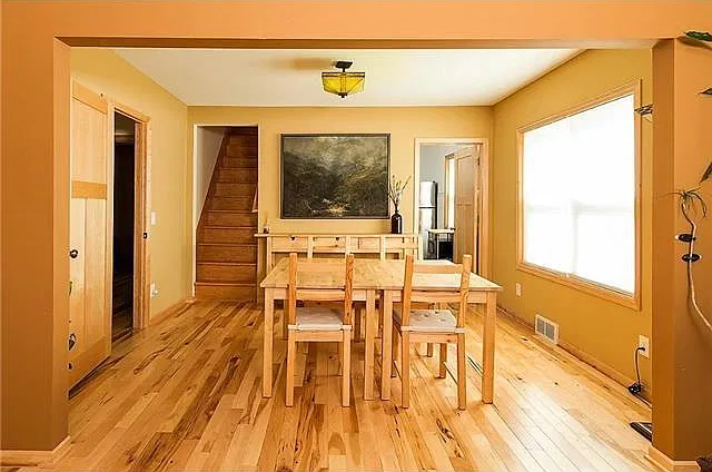 3 bed, 1142 sqft, $2,100 — Photo 4