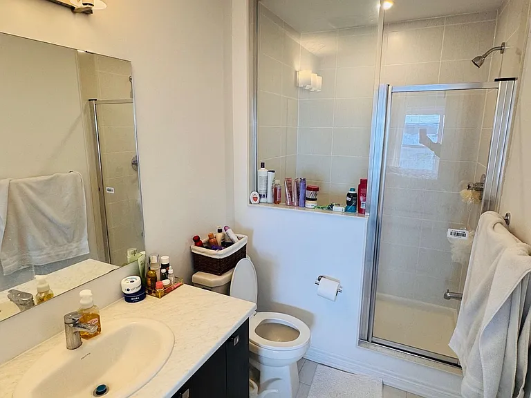 2037 Cameron Lott Cres — Photo 14