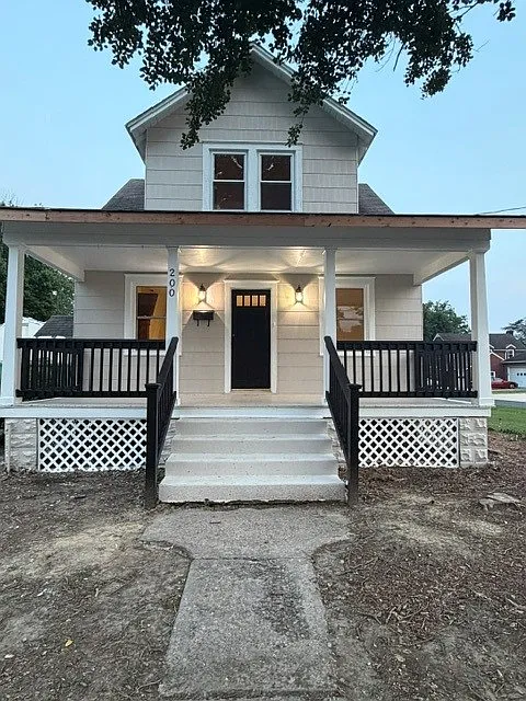 3 bed, 1.5 bath, 1500 sqft, $2,700 — Photo 1