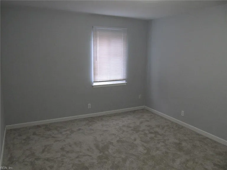 954 Dovercourt Rd — Photo 18