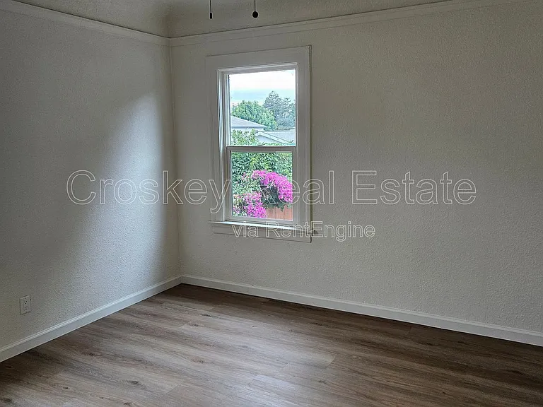1346 Redwood St — Photo 9