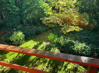 23820 Edmonds Way APT 9, Edmonds, WA 98026