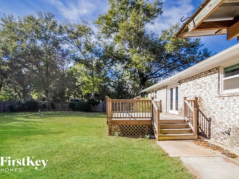 729 Harbor View Rd — Photo 14