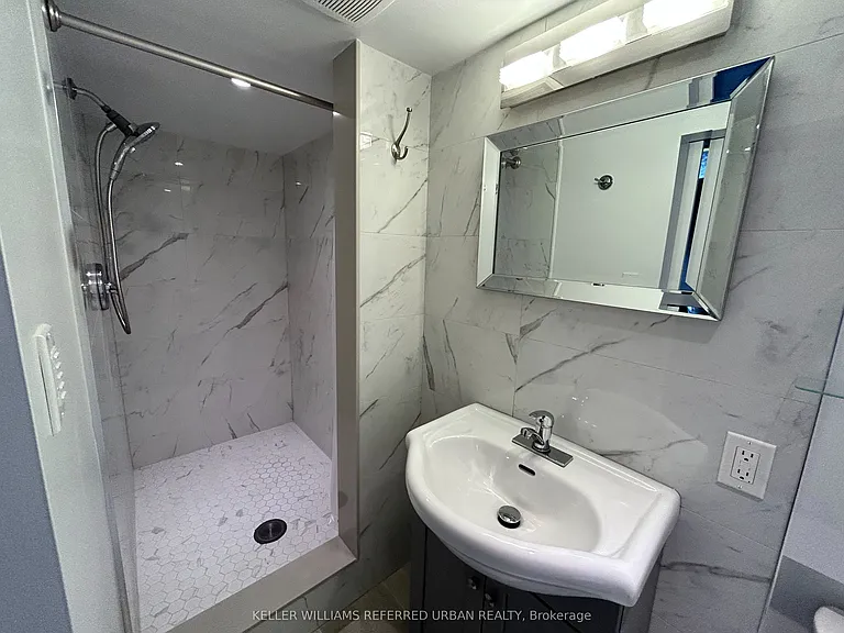 7 Ashmore Ave #LOWER — Photo 4