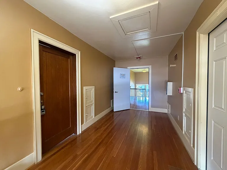 Belmont - 13 Unit — Photo 14