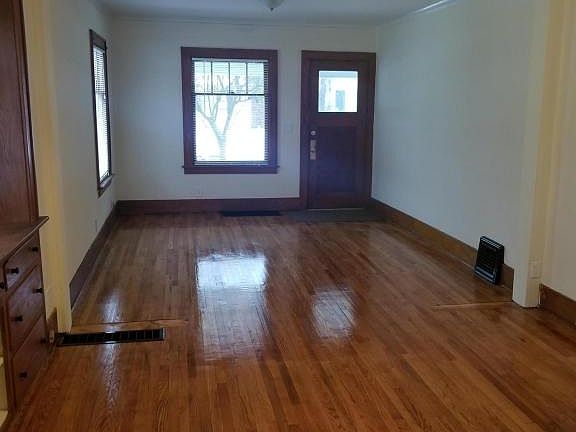 2nd image of 423 N Francis Ave