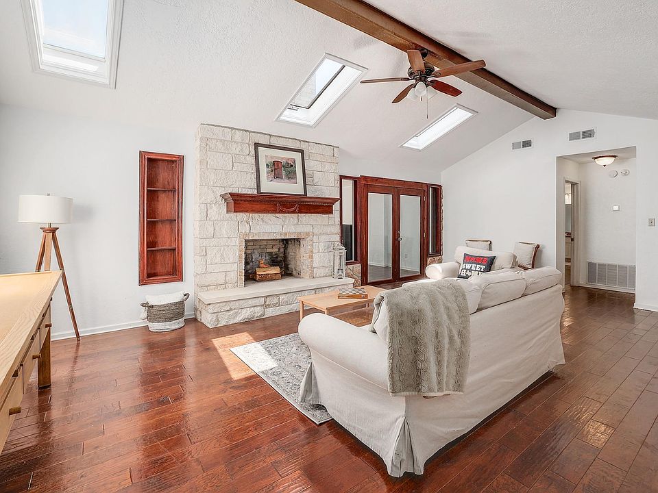 1st image of 602 Meadowbrook Dr