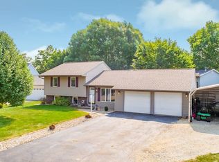 104 Summer Cir, East Peoria, IL 61611