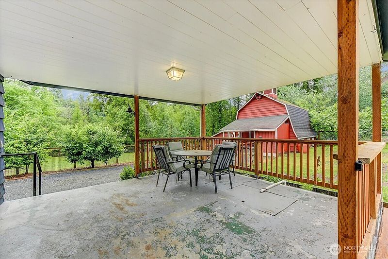 4th image of 18115 185th Avenue NE