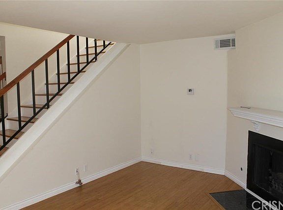 3rd image of 18411 Hatteras St Unit 203