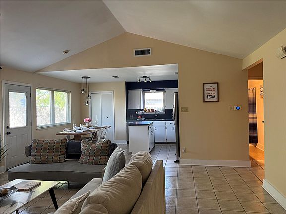 3rd image of 102 Skyloop Dr