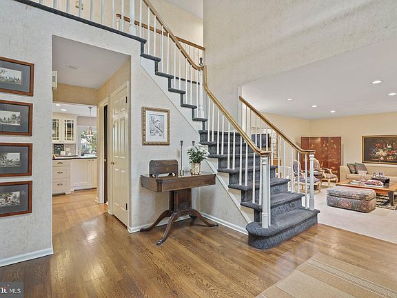 4th image of 4 Bennington Dr