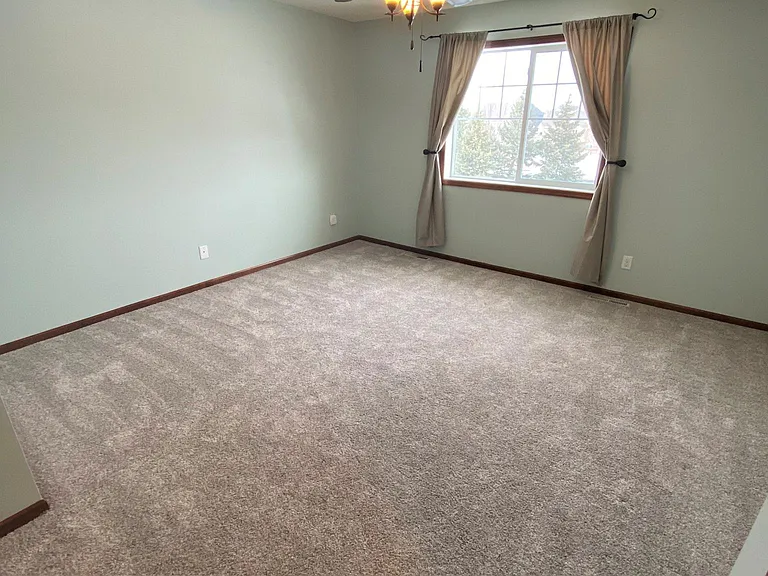 19360 Claremont Dr — Photo 14