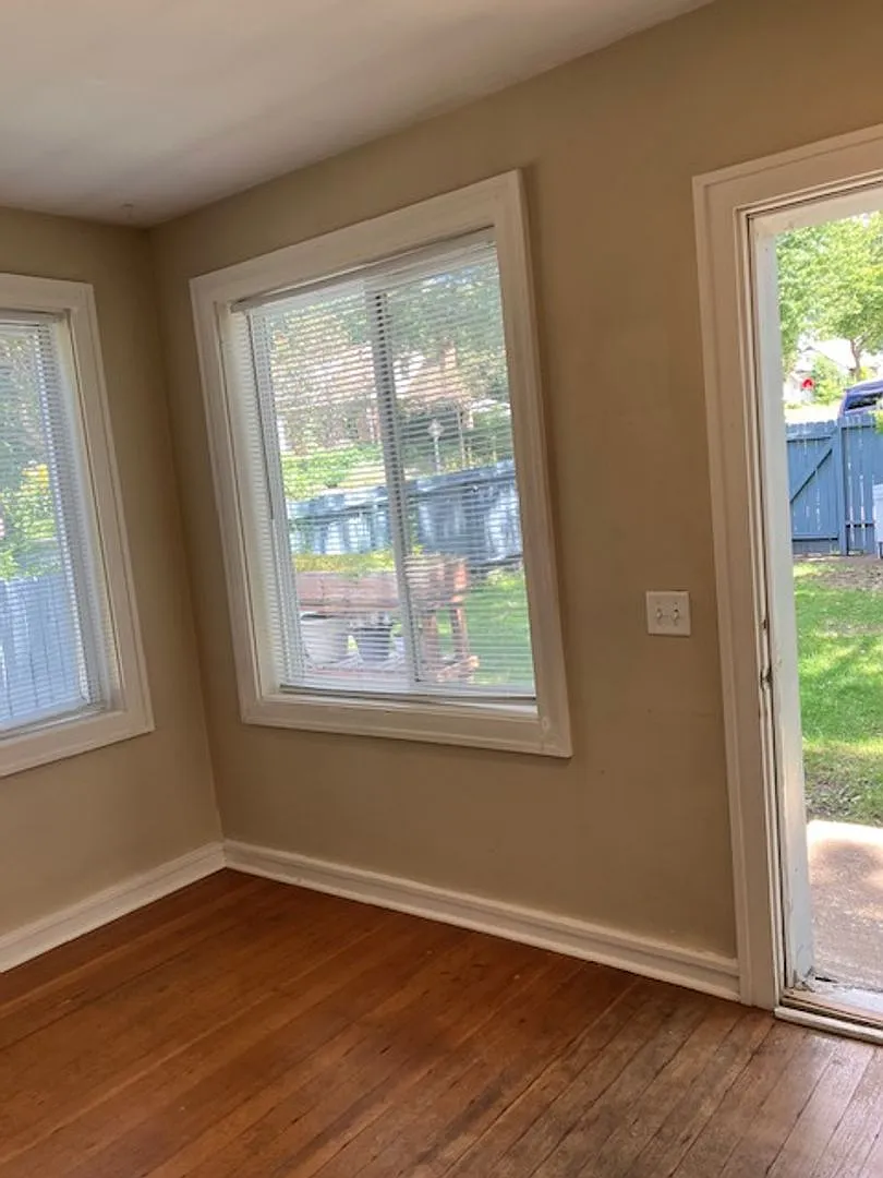 2 bedroom 1 bathroom home in Northeast Minneapolis — Photo 4
