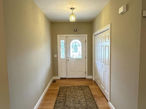 3rd image of 130 Meadow Dr