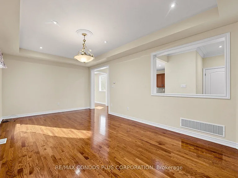 139 Queen Filomena Ave — Photo 9