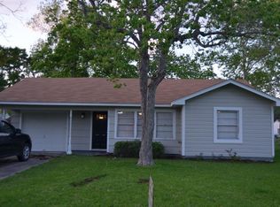 1101 Robinhood Ln, Angleton, TX 77515