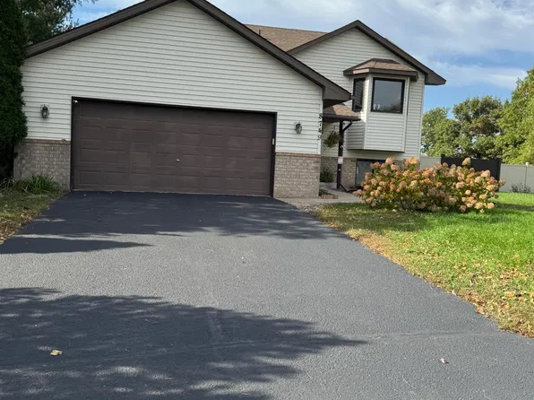 8749 Queens Gdns, Minneapolis, MN 55443