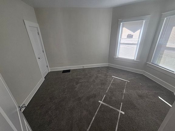 5th image of 915 E Albert St