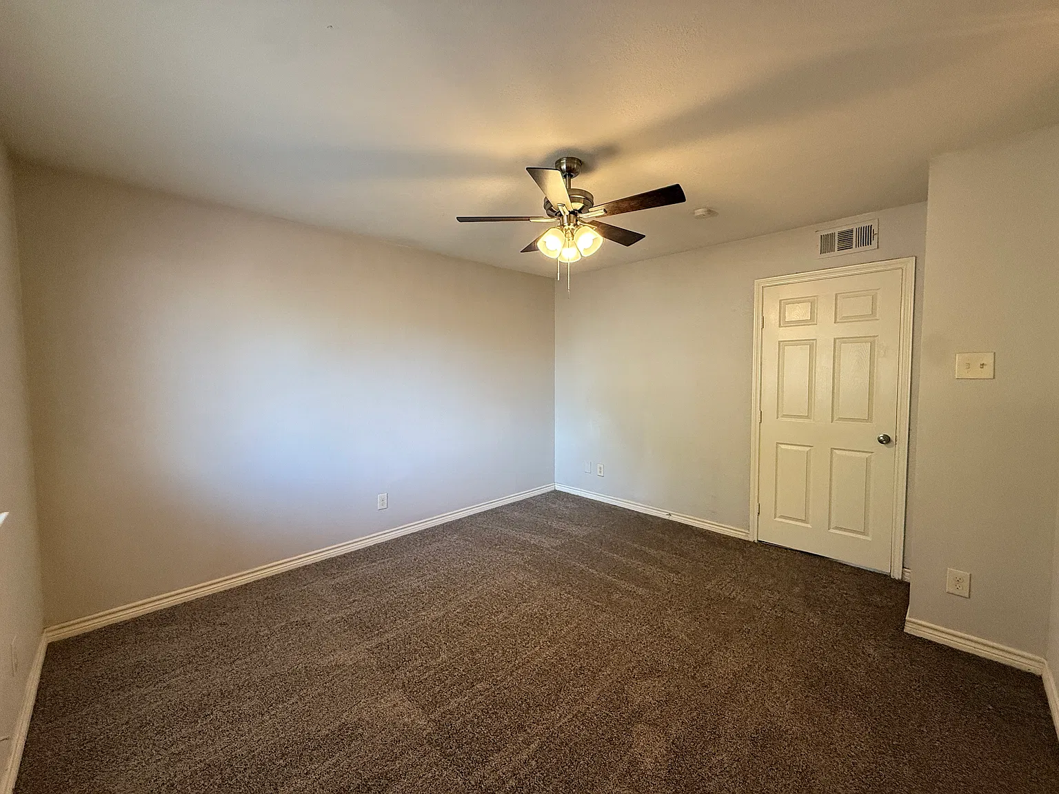 5422 Kentcroft Drive Garland, Texas 75043 — Photo 3