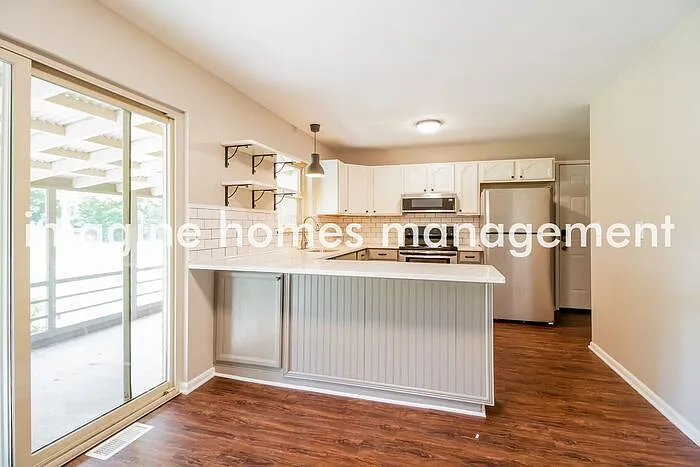1469 Yellowglen Dr — Photo 5