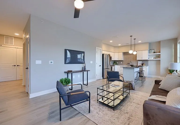 213 Jackson St #9 — Photo 3