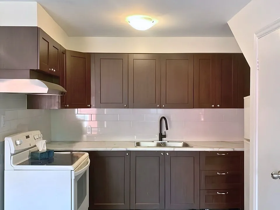 422 Danforth Ave #B