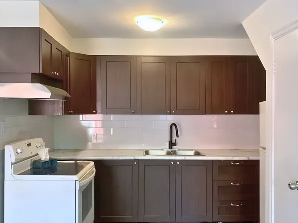 422 Danforth Ave Unit B, Toronto, ON M4K 1P3