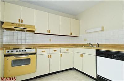 3rd image of 4068 Paule Ave