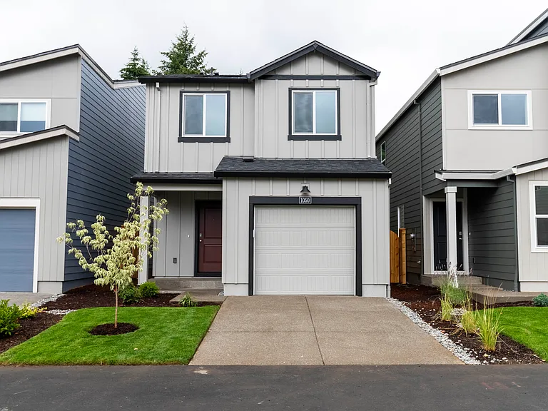 1050 SE 193rd Pl — Photo 1