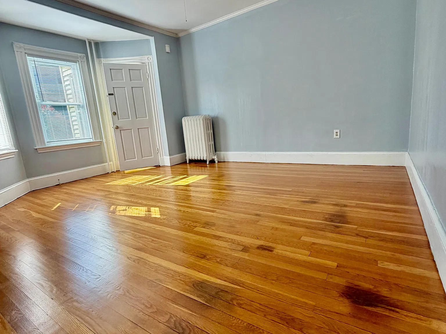 2 bed, 950 sqft, $2,300 — Photo 3