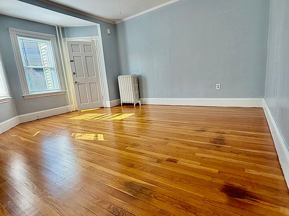 3rd image of 87 Glendower Rd APT 1
