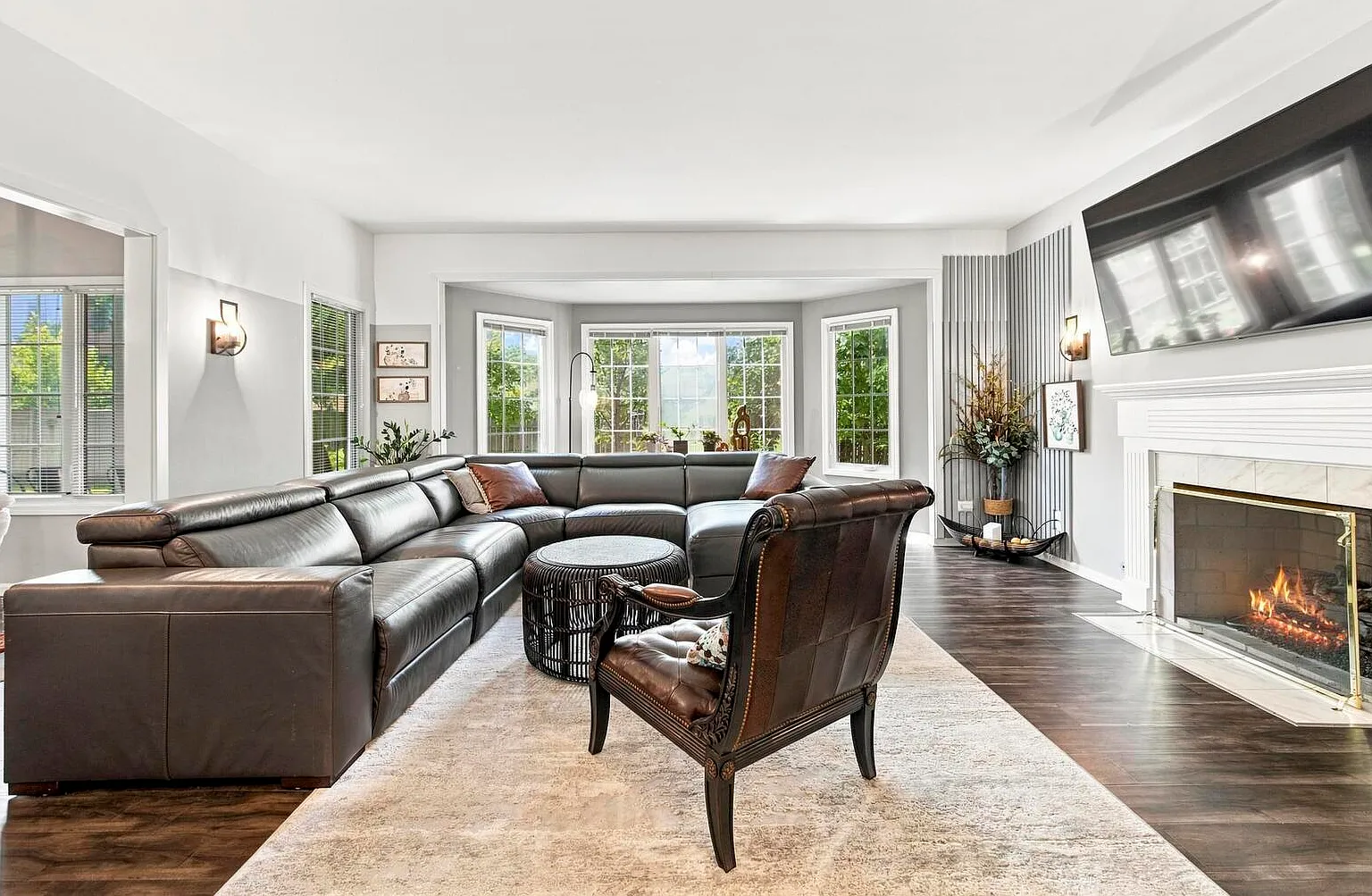 3 bed, 2.5 bath, 2100 sqft, $3,900 — Photo 3