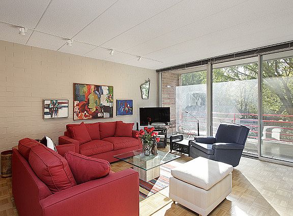 5th image of 630 Vernon Ave