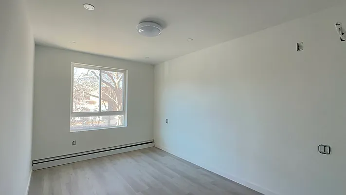 Rented by YouYork Management LLC | media 42