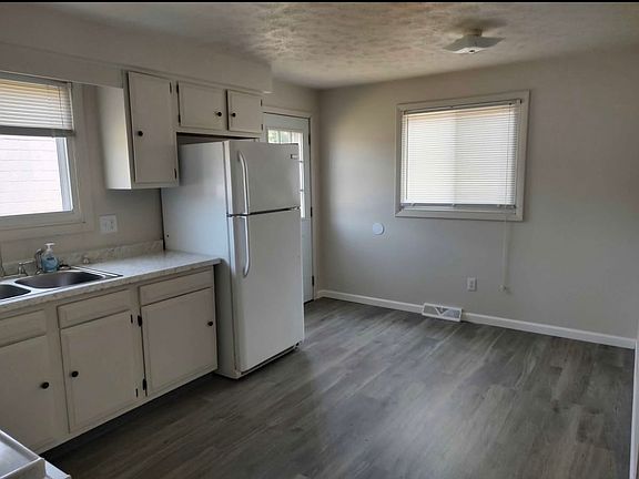 3rd image of 417 Mercier St #1