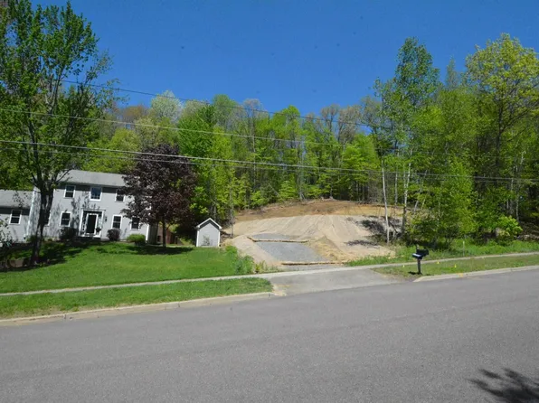 10 Windridge Road, Essex Junction, VT 05452