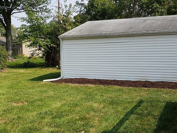 4th image of 223 River Dr #223