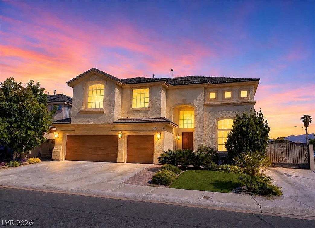 4 bed, 3.0 bath, 2965 sqft, $2,995 — Photo 1