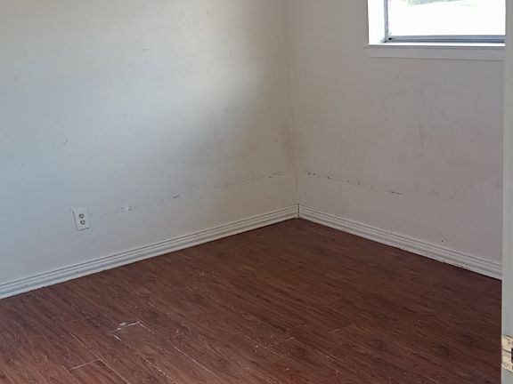 3rd image of 14409 Pine St #4