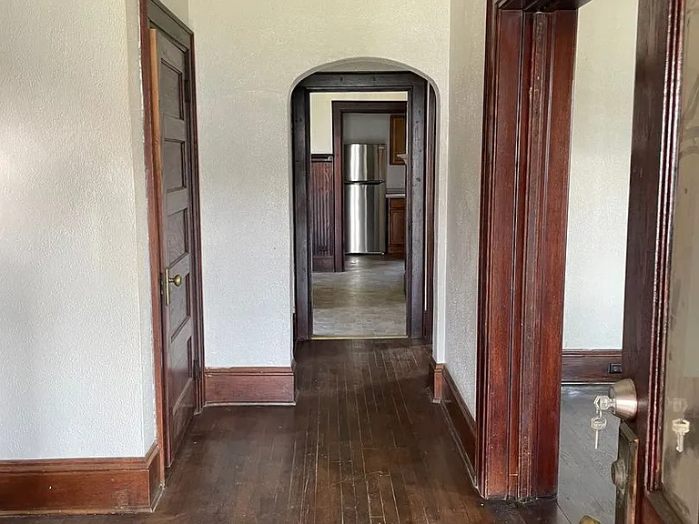 123 9th Ave — Photo 4