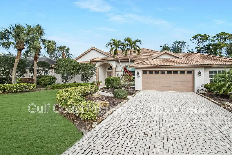 3 bed, 2.0 bath, 2413 sqft, $3,600 — Photo 1