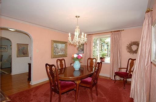 4th image of 40 Saint Clair Dr