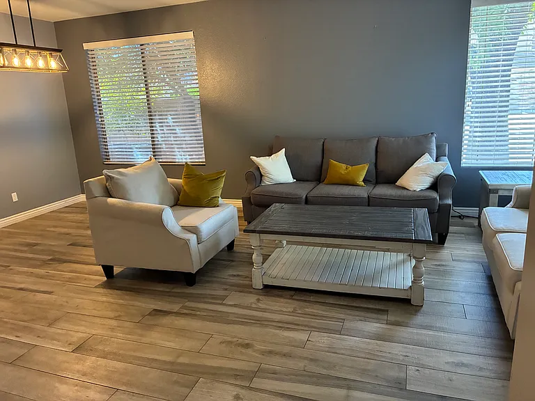 9237 W Irma Ln — Photo 3